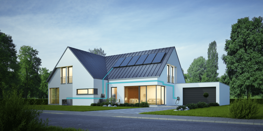 Фотомодулі на даху приватного будинку.